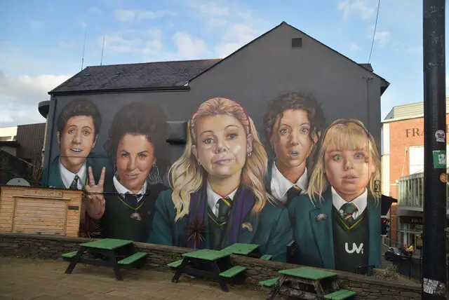 When does Derry Girls Take Place?
